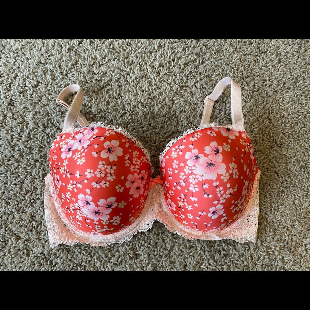 Victoria’s Secret bra 36DD